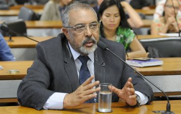 Golpe destruiu os empregos no Brasil, denuncia Paulo Paim