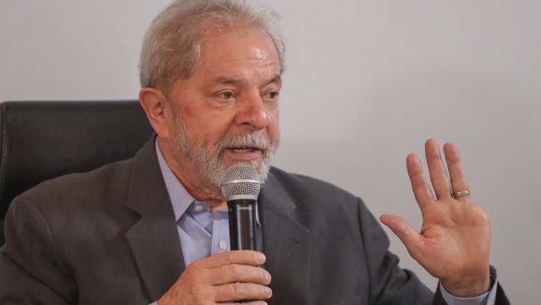 Franceses pedem que Macron interceda no caso Lula