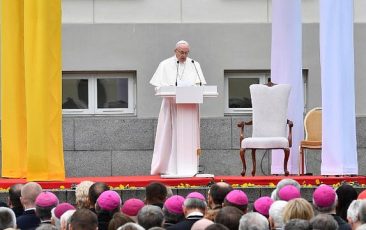 Papa pede “discernimento” para evitar regimes totalitários