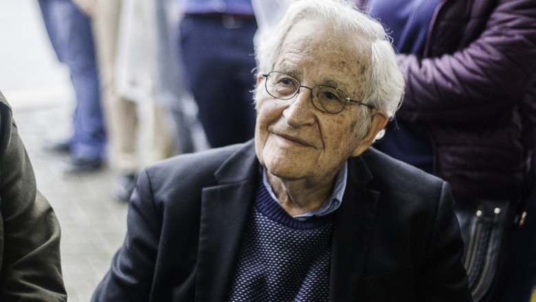 Para Chomsky, Lula deveria ser presidente “por direito”