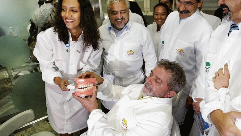 Lula e Dilma fortaleceram o SUS e baratearam medicamentos