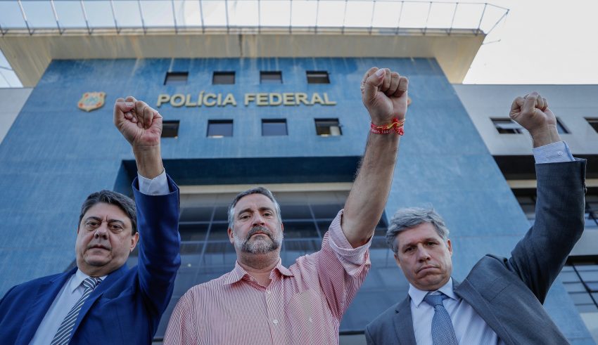 Advogados reforçam pedido de liberdade de Lula