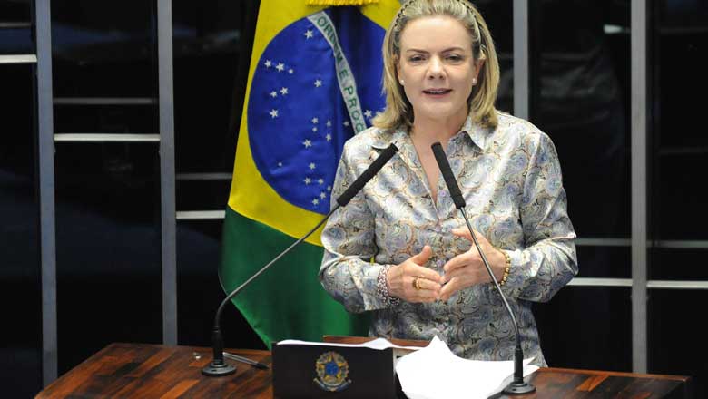 Gleisi: Subserviência de Bolsonaro aos EUA deixará povo sem médicos