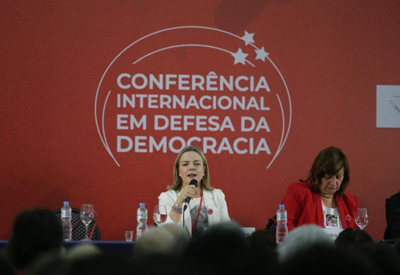 Conferência internacional avança luta contra direita e pela democracia