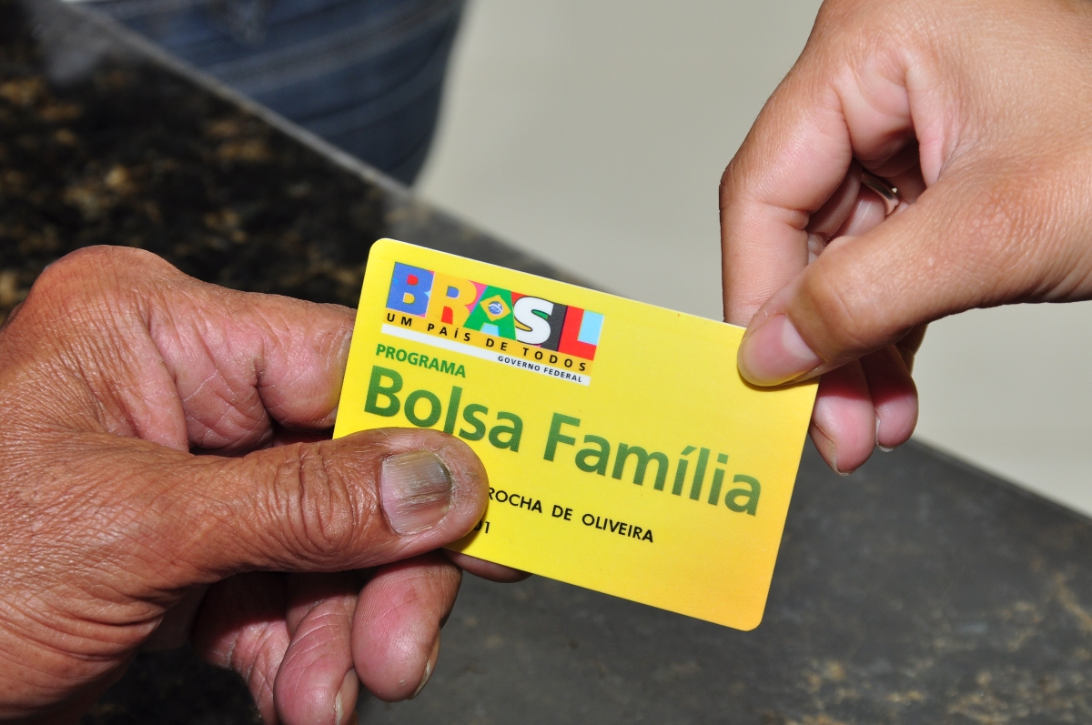 Bolsa Família virava lei há 15 anos, sob governo Lula