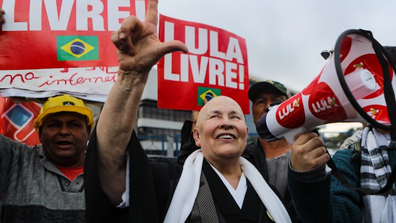 Juíza viola direito de Lula ao impedir visitas religiosas