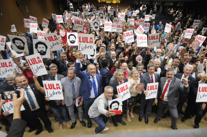 Bancadas fazem ato por Lula Livre nos 39 anos do PT