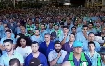 Metalúrgicos da Ford em greve contra fechamento de fábrica