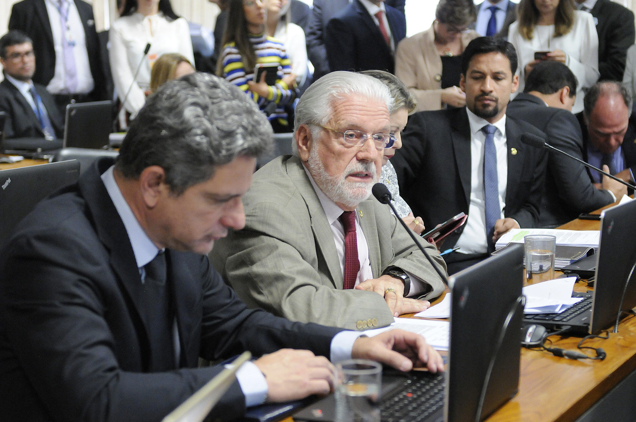 Iniciativa de Wagner e Rogério preserva 1,5 mil empregos