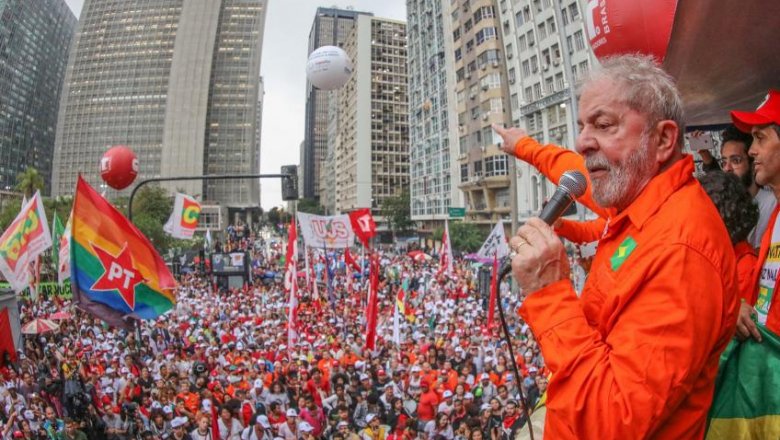 Mais de 400 juristas lançam manifesto em defesa de Lula