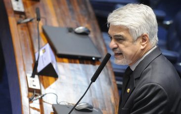 Humberto: “MEC virou imagem da inoperância de Bolsonaro”