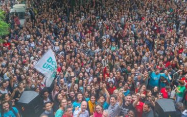 Porto Alegre e Florianópolis em massa por Lula Livre; veja vídeos e carta de Lula