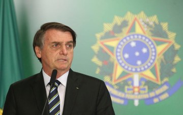 Bolsonaro revoga decretos inócuos e propõe autonomia do BC