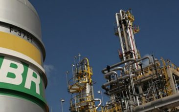 Aumento de combustíveis pelo “mercado internacional” só favorece acionistas