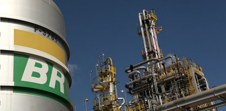 Aumento de combustíveis pelo “mercado internacional” só favorece acionistas