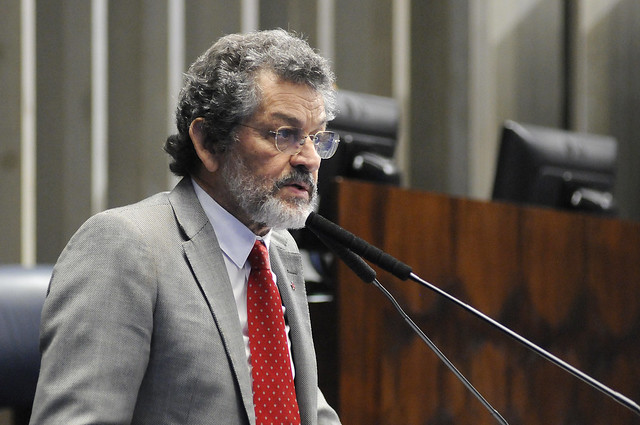 Reformas não devem retirar direitos, afirma Paulo Rocha