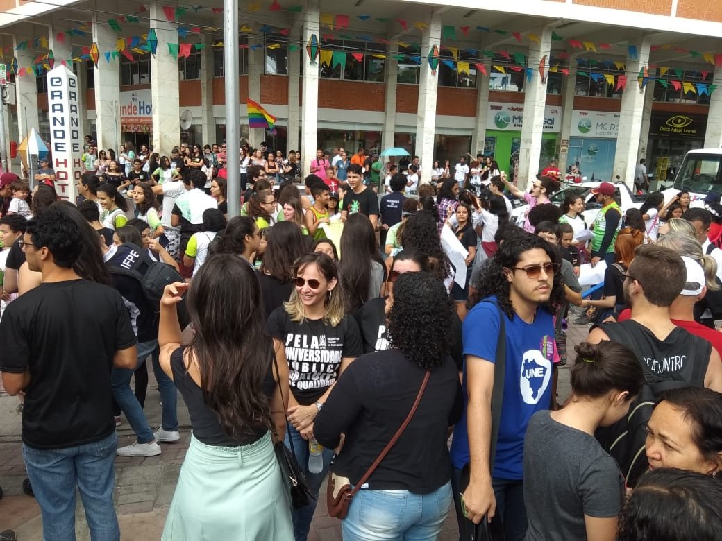 Minuto a minuto | Brasil em luta pela educação e contra a reforma da previdência