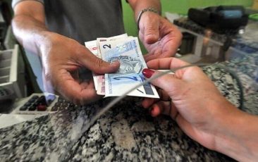 Bolsonaro e Guedes pretendem congelar salários e aposentadorias