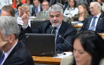 CCJ rejeita decreto das armas de Bolsonaro