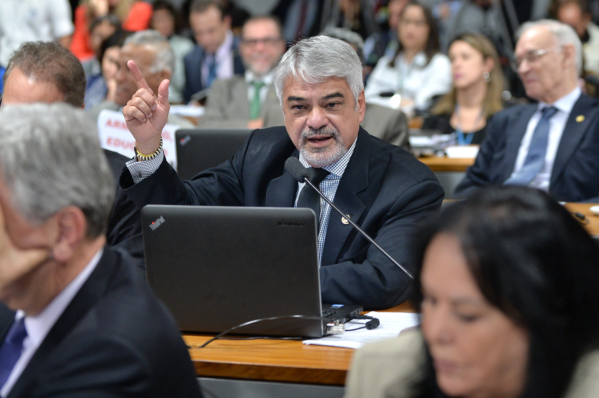 CCJ rejeita decreto das armas de Bolsonaro