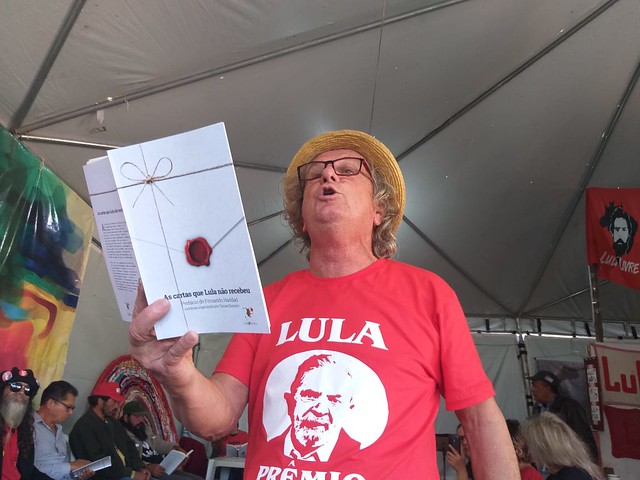 Cem autores publicam livro “As cartas que Lula não recebeu”