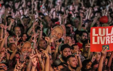 Assista aos shows e acompanhe o festival Lula Livre, minuto a minuto