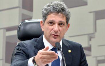 Rogério Carvalho cobra apuração de compra de votos de Bolsonaro