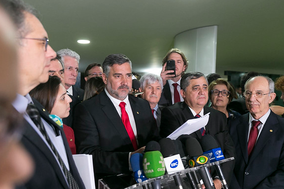 PT denuncia Bolsonaro por compra de votos por meio de emendas
