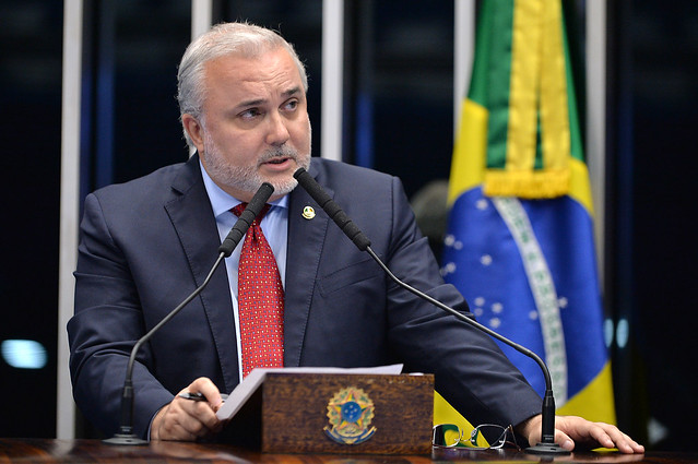 Jean Paul condena venda da Petrobras ao lembrar de Getúlio