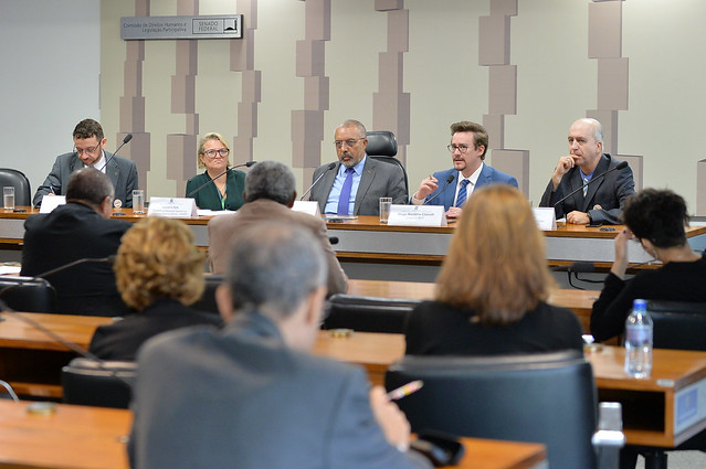 Acordo por PEC Paralela demanda acerto com a Câmara, alerta Paim