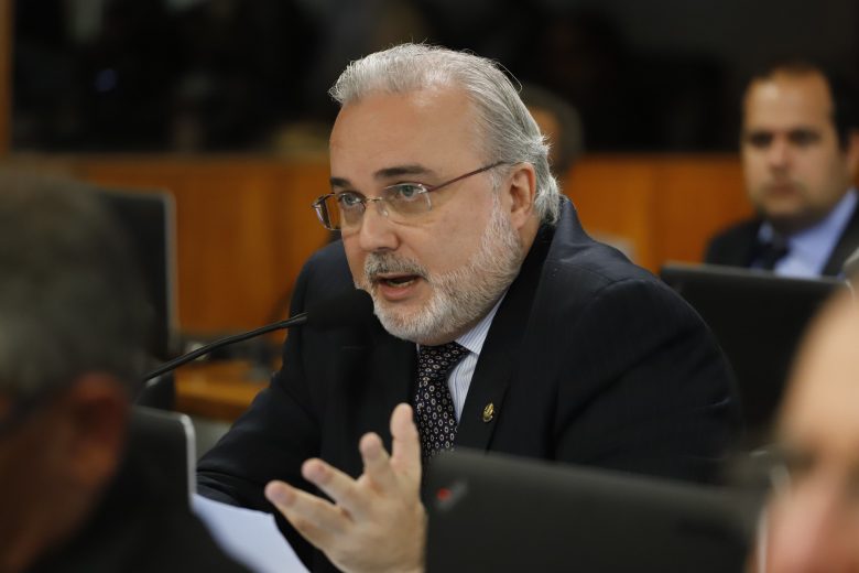 Jean Paul faz defesa da Eletrobras e Petrobras