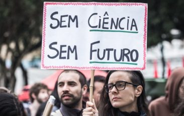 Governo Bolsonaro corta mais 5,8 mil bolsas de pesquisa