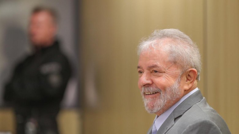 “Estou bem porque estou do lado da verdade”, afirma Lula ao francês Le Monde