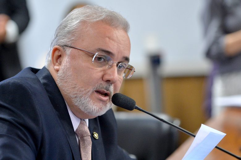 Jean Paul cobra permanência estratégica da Petrobras no RN