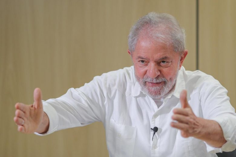 Como presente, Lula pede que “não deixem destruir o país”