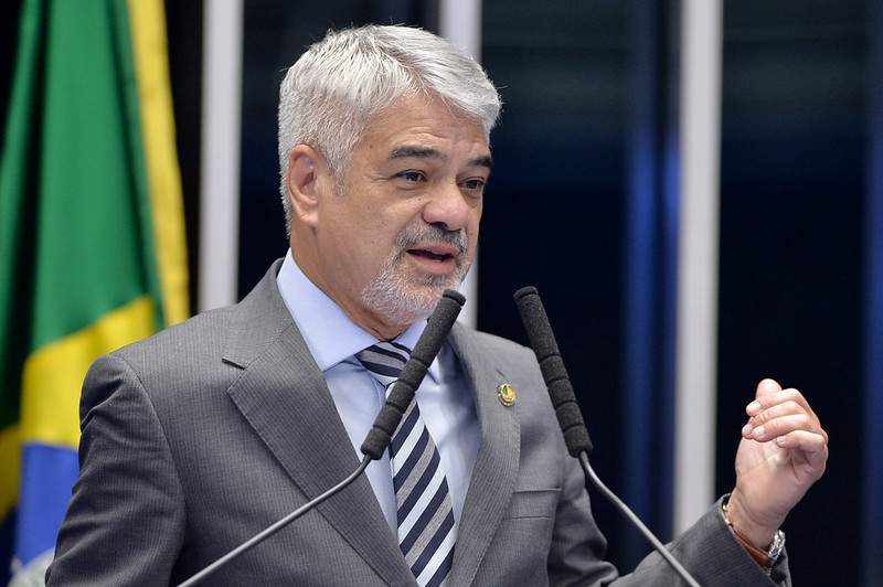 Humberto quer impedir ataque de Bolsonaro aos direitos das mulheres