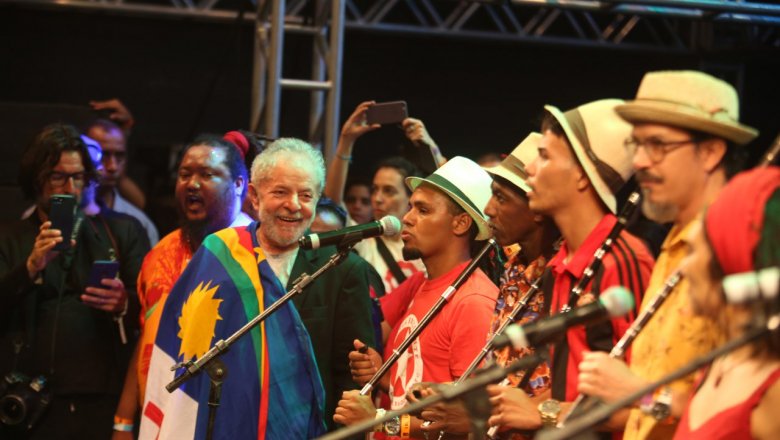 200 mil pessoas recebem Lula em Recife
