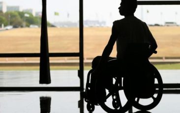 Governo ataca política de cotas para pessoas com deficiência