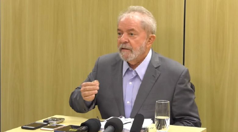 Lula lança “A verdade vencerá” na Quadra dos Bancários