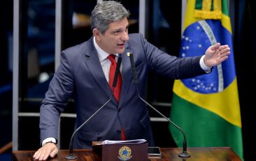 Rogério repudia manifestação fascista de presidente do BC