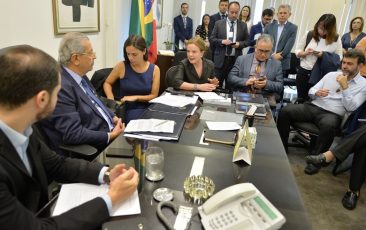 Flávio Bolsonaro denunciado no Conselho de Ética do Senado