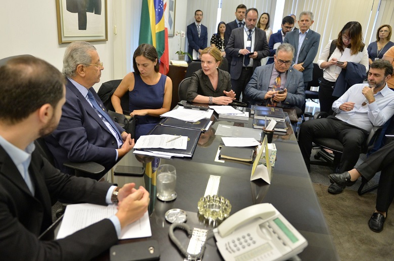 Flávio Bolsonaro denunciado no Conselho de Ética do Senado