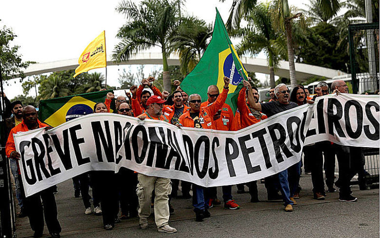 Em greve histórica, petroleiros defendem Petrobras e soberania