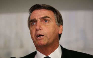 Juristas denunciam Bolsonaro por crimes contra a humanidade