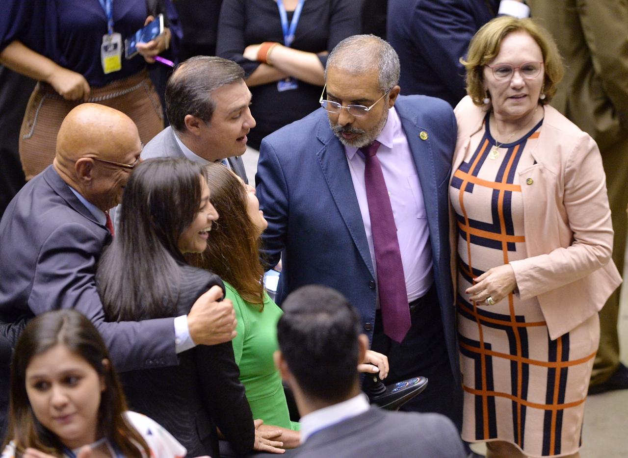 Congresso derrota Bolsonaro e aumenta valor do BPC