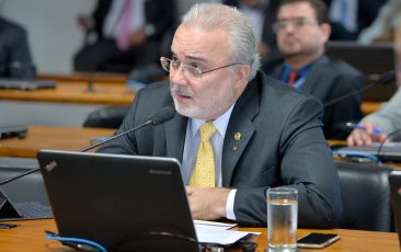 Governo é responsável pela exposição da Petrobras à crise