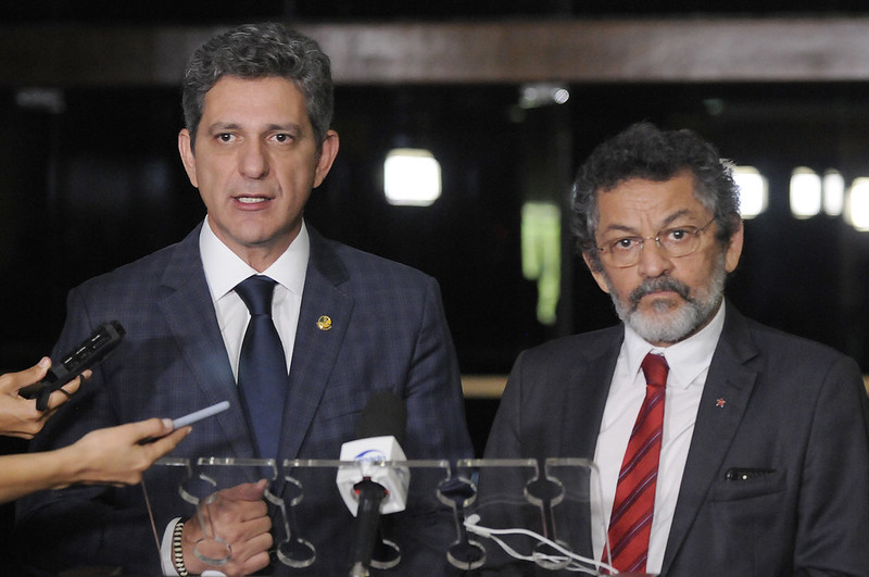 Senadores denunciam paralisia do ministro da Saúde e risco à vida de brasileiros