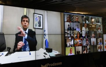 Ministro da Saúde admite que Brasil está “navegando às cegas”
