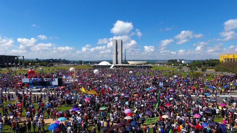 Unidade em defesa da democracia e contra Bolsonaro