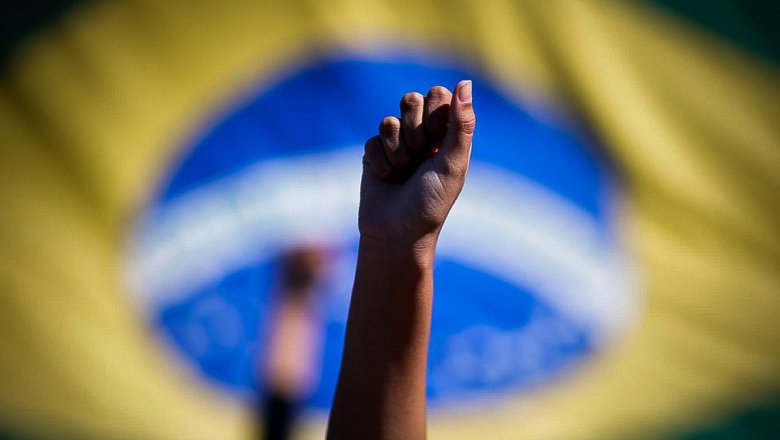 Em Brasília: “Recua fascista, recua, o poder popular está na rua”